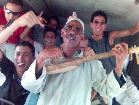 c moi et mes amis ds le bus de mohamedia avec une 'taliban'